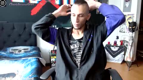   online show from October 5, 2025, 7:01 pm