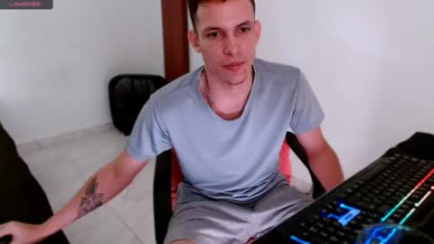 davidsalazar33 online show from September 9, 2025, 9:25 pm