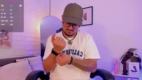 Snapshot of daviidevans chatting on January 15, 2026, 8:41 am David Evans online show from January 15, 2026, 8:41 am