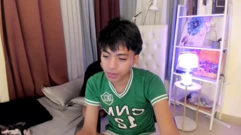 Snapshot of davincihugecock chatting on April 22, 2026, 5:47 pm daniel online show from April 22, 2026, 5:47 pm