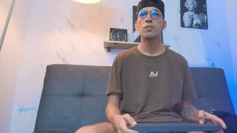 Snapshot of davison_viggiani chatting on July 28, 2026, 7:39 pm DAVISON online show from July 28, 2026, 7:39 pm