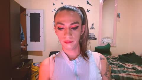 dayanna_01_ online show from May 16, 2026, 8:18 pm