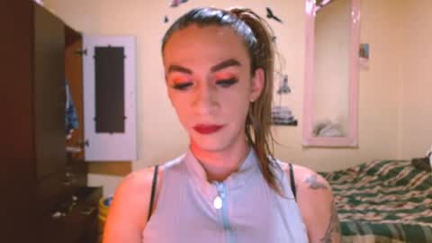 dayanna_01_ online show from May 17, 2026, 5:31 pm
