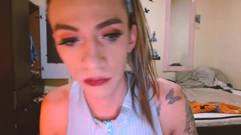 dayanna_01_ online show from May 18, 2026, 11:43 pm