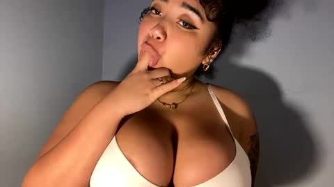 dayqueen1 online show from June 4, 2026, 7:47 am
