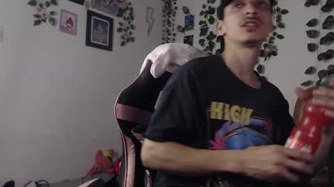 Snapshot of dazzayyy chatting on December 31, 2024, 10:56 pm dazzayy online show from December 31, 2024, 10:56 pm