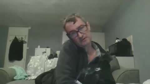 Dazzill online show from November 28, 2025, 4:42 pm