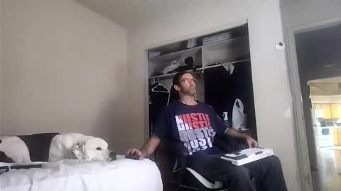 dbfroge online show from October 28, 2025, 9:57 am