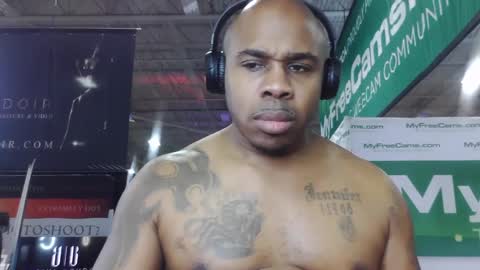 Snapshot of dcrush76 chatting on December 8, 2024, 1:24 am DCrush online show from December 8, 2024, 1:24 am