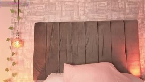 dea_athenea online show from December 3, 2025, 8:07 pm