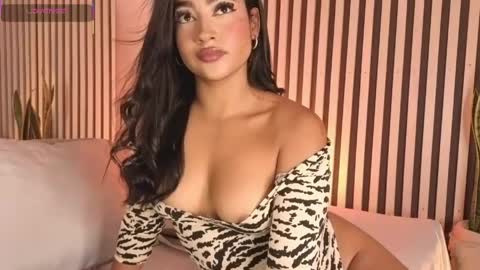 Snapshot of dea_athenea chatting on April 22, 2026, 7:59 pm dea_athenea online show from April 22, 2026, 7:59 pm