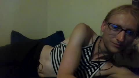 Snapshot of deadhoefreak chatting on August 1, 2026, 11:03 pm DeadHoeFreak online show from August 1, 2026, 11:03 pm