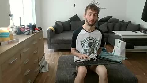 robert online show from March 28, 2026, 6:57 am