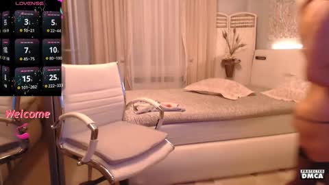 Snapshot of dealux_ chatting on November 27, 2025, 5:15 pm DeaLux online show from November 27, 2025, 5:15 pm