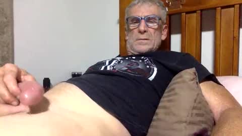 Snapshot of deanofflove2210 chatting on February 1, 2025, 3:07 pm deanofflove2210 online show from February 1, 2025, 3:07 pm