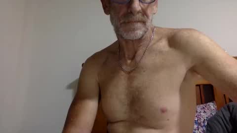 Snapshot of deanofflove2210 chatting on February 11, 2025, 4:11 am deanofflove2210 online show from February 11, 2025, 4:11 am