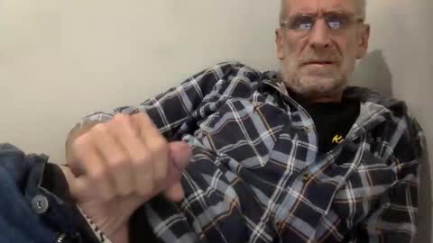 deanofflove221000 online show from April 3, 2026, 1:47 am