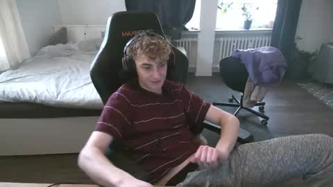 Dean online show from December 3, 2025, 1:53 pm