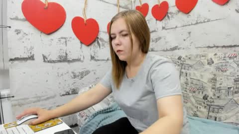 Snapshot of dear_hollyy chatting on May 27, 2026, 1:24 am Holly online show from May 27, 2026, 1:24 am