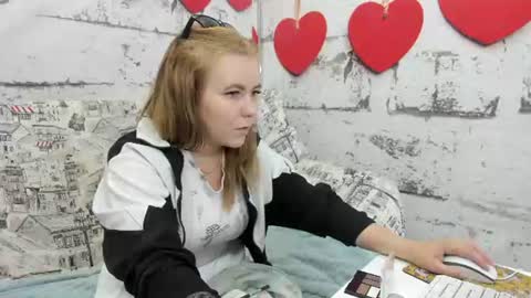 Holly online show from July 24, 2026, 1:25 am