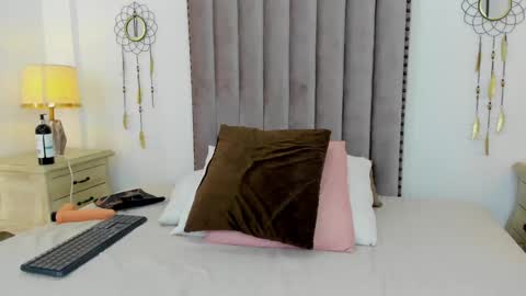 Debora online show from March 6, 2025, 2:40 pm