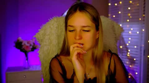 Debora online show from November 28, 2025, 4:26 am