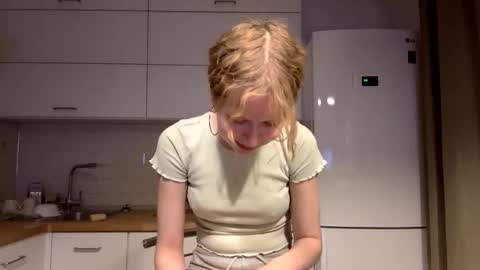 Hello My name is Sarah im new model here and little but shy. online show from December 18, 2025, 2:45 pm