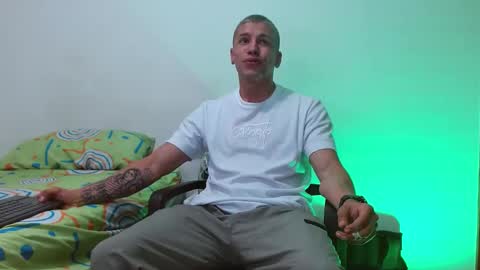 Snapshot of deconrios chatting on December 22, 2024, 1:45 am Santiago online show from December 22, 2024, 1:45 am