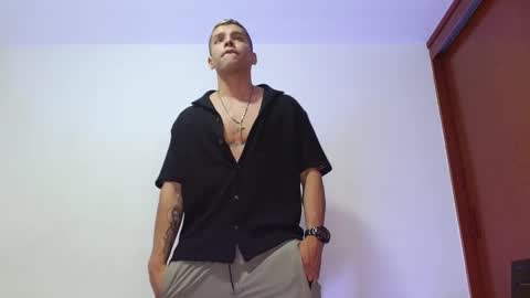 Snapshot of deconrios chatting on February 1, 2025, 1:23 am Santiago online show from February 1, 2025, 1:23 am