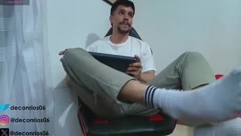 Snapshot of deconrios chatting on November 8, 2025, 1:28 am Santiago online show from November 8, 2025, 1:28 am