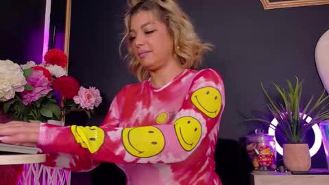 Snapshot of deeadiamond chatting on November 9, 2025, 8:29 pm Deea online show from November 9, 2025, 8:29 pm