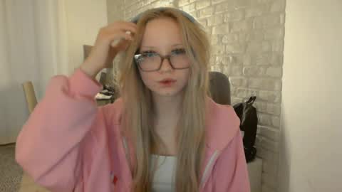 Snapshot of deeannnye chatting on May 23, 2026, 7:29 pm Amanda online show from May 23, 2026, 7:29 pm