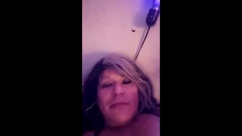 Snapshot of deedeedoll1982 chatting on December 20, 2025, 12:01 pm Plus size Tranny ready for you all online show from December 20, 2025, 12:01 pm