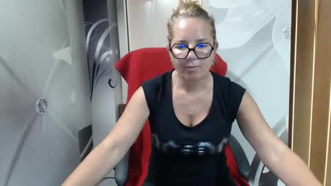 hi guys i m a cute milf i m here for good time and nice people pls be respectfool and enjoy me online show from May 25, 2026, 7:47 am