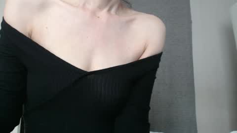 Snapshot of deessedivine chatting on September 20, 2025, 2:18 pm KamiDevi online show from September 20, 2025, 2:18 pm