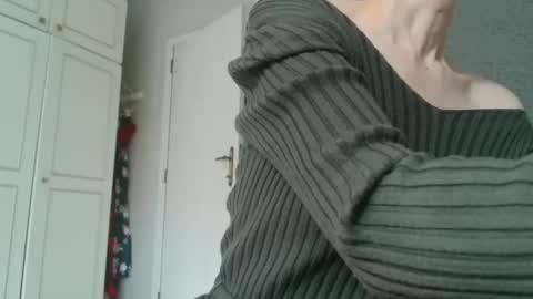 Snapshot of deessedivine chatting on October 1, 2025, 2:34 pm KamiDevi online show from October 1, 2025, 2:34 pm