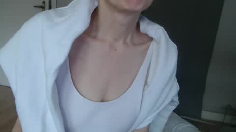 Snapshot of deessedivine chatting on October 13, 2025, 2:39 pm KamiDevi online show from October 13, 2025, 2:39 pm