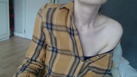 Snapshot of deessedivine chatting on October 23, 2025, 12:59 pm KamiDevi online show from October 23, 2025, 12:59 pm