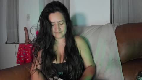 Snapshot of deesseluxure_ chatting on November 19, 2025, 8:14 am Andre online show from November 19, 2025, 8:14 am