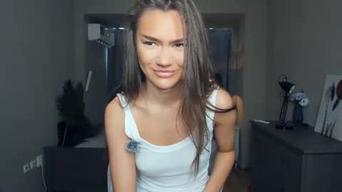 Snapshot of deidreluer chatting on June 22, 2026, 8:11 am Laura online show from June 22, 2026, 8:11 am