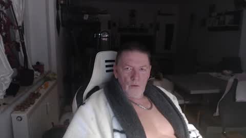 Snapshot of deinprinz2312 chatting on November 20, 2025, 4:01 am deinprinz2312 online show from November 20, 2025, 4:01 am