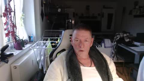 Snapshot of deinprinz2312 chatting on March 17, 2026, 5:33 am deinprinz2312 online show from March 17, 2026, 5:33 am