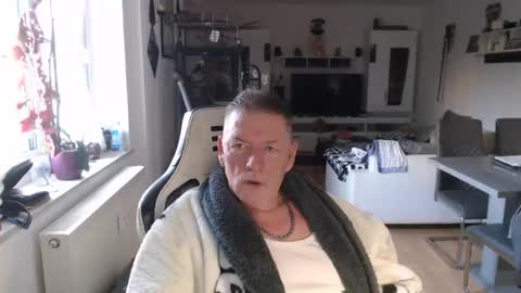 Snapshot of deinprinz2312 chatting on March 18, 2026, 6:27 am deinprinz2312 online show from March 18, 2026, 6:27 am