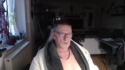 Snapshot of deinprinz2312 chatting on March 19, 2026, 5:11 am deinprinz2312 online show from March 19, 2026, 5:11 am