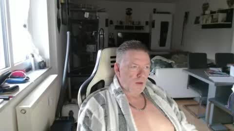 Snapshot of deinprinz2312 chatting on April 19, 2026, 4:34 am deinprinz2312 online show from April 19, 2026, 4:34 am