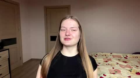 Mila online show from April 17, 2026, 12:19 pm