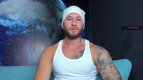 Snapshot of delessandro_world chatting on February 4, 2026, 11:09 pm Delessandro online show from February 4, 2026, 11:09 pm