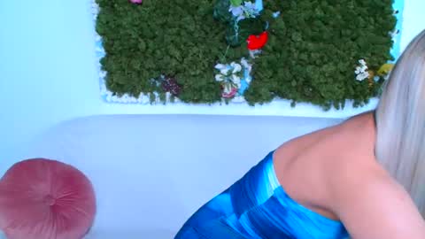 deliciaalove online show from March 29, 2026, 6:41 pm