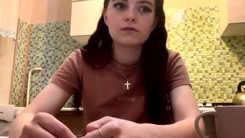 Snapshot of deliciastombaugh chatting on April 1, 2026, 1:28 am Kiki online show from April 1, 2026, 1:28 am