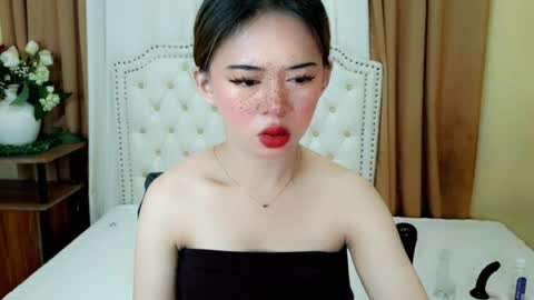 Sophie online show from June 13, 2026, 2:53 am